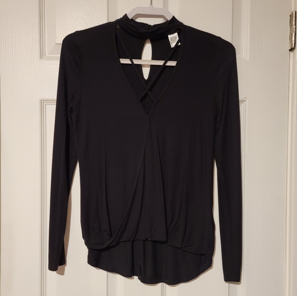 VENUS Tops - VENUS crisscross surplice top